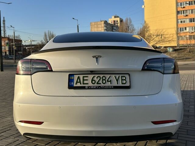 Білий Тесла Модель 3, об'ємом двигуна 0 л та пробігом 71 тис. км за 23600 $, фото 10 на Automoto.ua