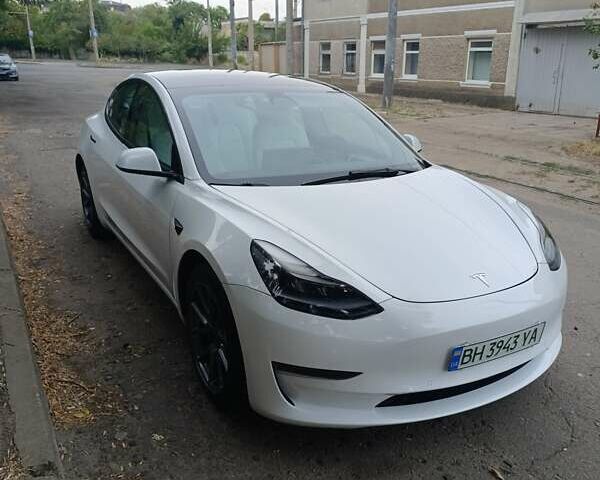 Белый Тесла Модель 3, объемом двигателя 0 л и пробегом 43 тыс. км за 20000 $, фото 2 на Automoto.ua