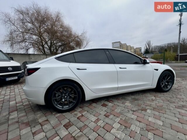 Белый Тесла Модель 3, объемом двигателя 0 л и пробегом 87 тыс. км за 17550 $, фото 5 на Automoto.ua