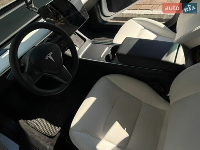 Белый Тесла Модель 3, объемом двигателя 0 л и пробегом 90 тыс. км за 17600 $, фото 3 на Automoto.ua