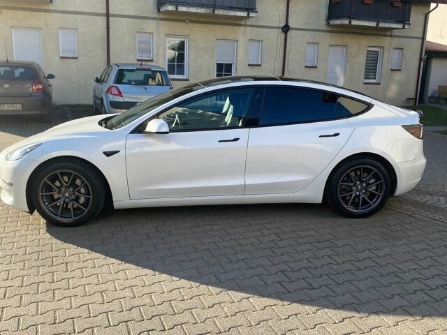 Белый Тесла Модель 3, объемом двигателя 0 л и пробегом 92 тыс. км за 16600 $, фото 2 на Automoto.ua