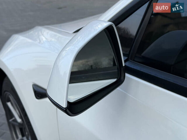 Белый Тесла Модель 3, объемом двигателя 0 л и пробегом 37 тыс. км за 19999 $, фото 87 на Automoto.ua