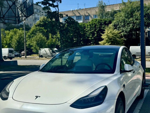 Білий Тесла Модель 3, об'ємом двигуна 0 л та пробігом 33 тис. км за 18500 $, фото 1 на Automoto.ua