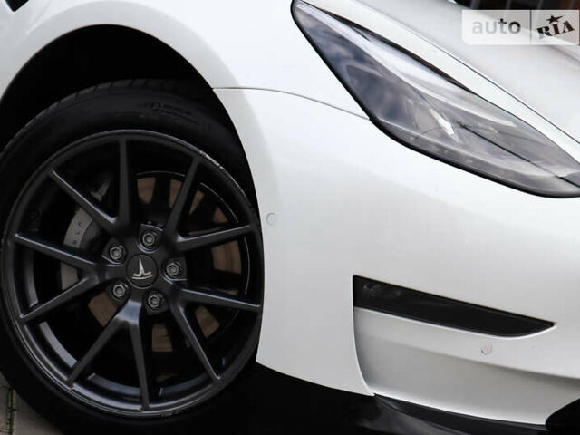 Белый Тесла Модель 3, объемом двигателя 0 л и пробегом 35 тыс. км за 21000 $, фото 49 на Automoto.ua