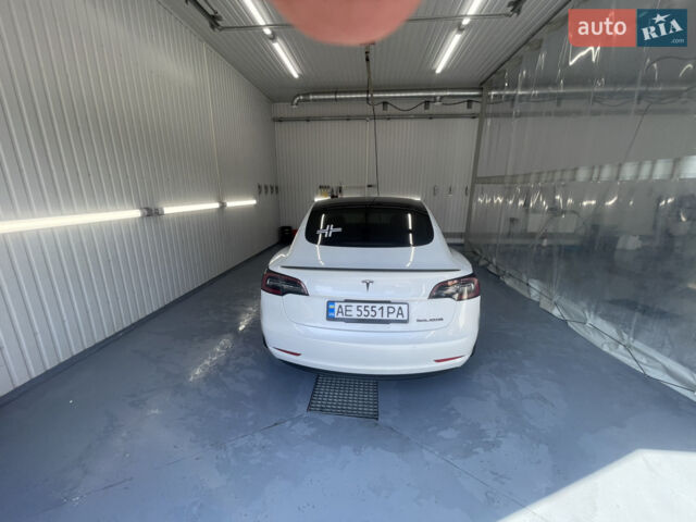 Білий Тесла Модель 3, об'ємом двигуна 0 л та пробігом 19 тис. км за 39900 $, фото 1 на Automoto.ua