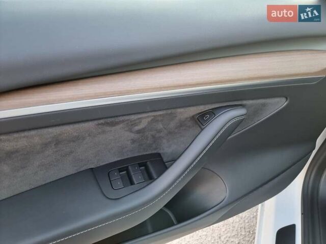 Тесла Модель 3 2021 в Кропивницком (Кировограде) на Automoto.ua Белый Тесла Модель 3, объемом двигателя 0 л и пробегом 20 тыс. км за 29500 $, фото 36 на Automoto.ua