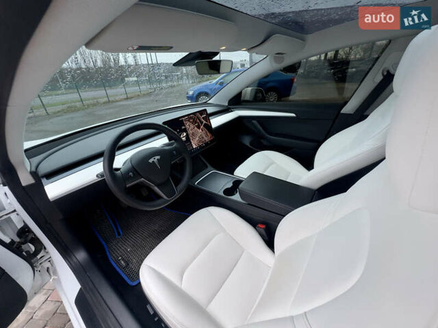 Білий Тесла Модель 3, об'ємом двигуна 0 л та пробігом 84 тис. км за 18300 $, фото 15 на Automoto.ua