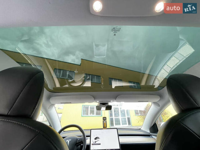 Белый Тесла Модель 3, объемом двигателя 0 л и пробегом 34 тыс. км за 18000 $, фото 61 на Automoto.ua