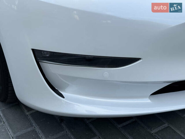 Белый Тесла Модель 3, объемом двигателя 0 л и пробегом 34 тыс. км за 21500 $, фото 89 на Automoto.ua