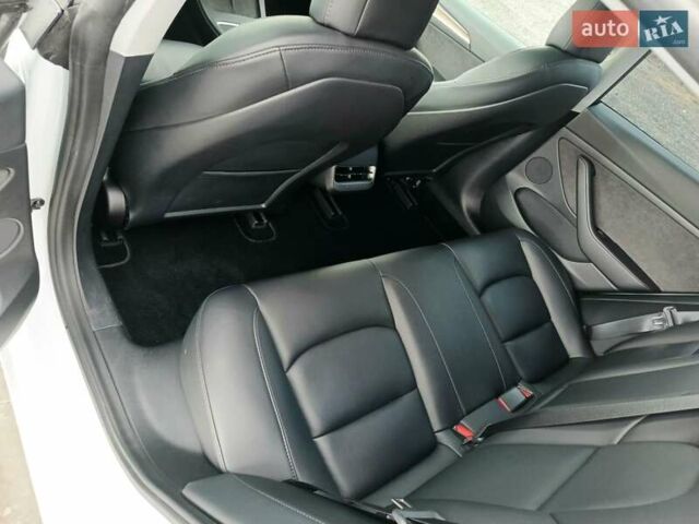 Білий Тесла Модель 3, об'ємом двигуна 0 л та пробігом 80 тис. км за 18999 $, фото 12 на Automoto.ua