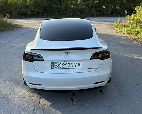 Білий Тесла Модель 3, об'ємом двигуна 0 л та пробігом 110 тис. км за 22900 $, фото 7 на Automoto.ua