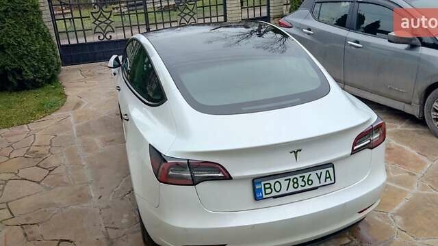 Білий Тесла Модель 3, об'ємом двигуна 0 л та пробігом 59 тис. км за 17500 $, фото 1 на Automoto.ua