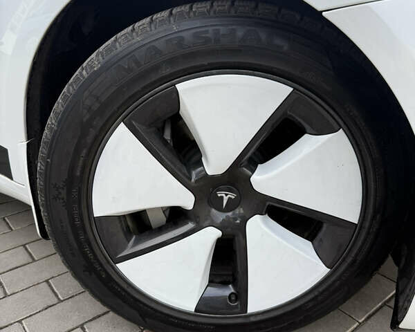 Білий Тесла Модель 3, об'ємом двигуна 0 л та пробігом 79 тис. км за 19200 $, фото 12 на Automoto.ua