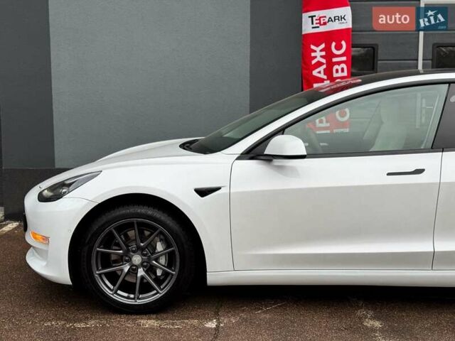 Белый Тесла Модель 3, объемом двигателя 0 л и пробегом 85 тыс. км за 19000 $, фото 4 на Automoto.ua