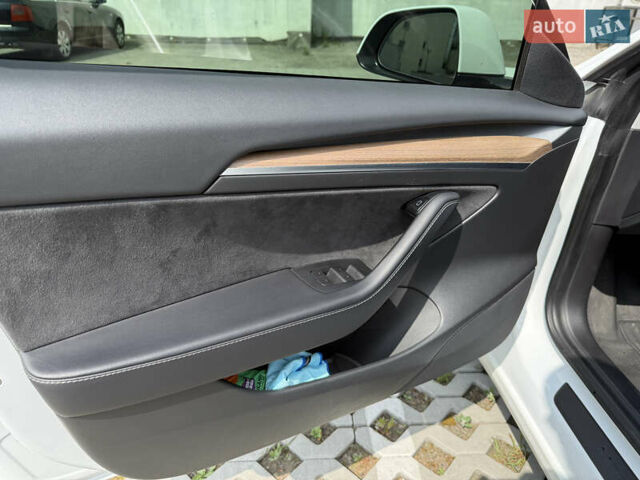 Білий Тесла Модель 3, об'ємом двигуна 0 л та пробігом 49 тис. км за 35000 $, фото 8 на Automoto.ua