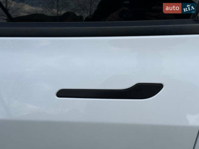 Белый Тесла Модель 3, объемом двигателя 0 л и пробегом 37 тыс. км за 19999 $, фото 88 на Automoto.ua