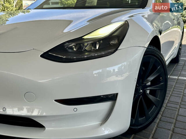 Тесла Модель 3 2021 у Одесі на Automoto.ua Білий Тесла Модель 3, об'ємом двигуна 0 л та пробігом 98 тис. км за 17800 $, фото 19 на Automoto.ua