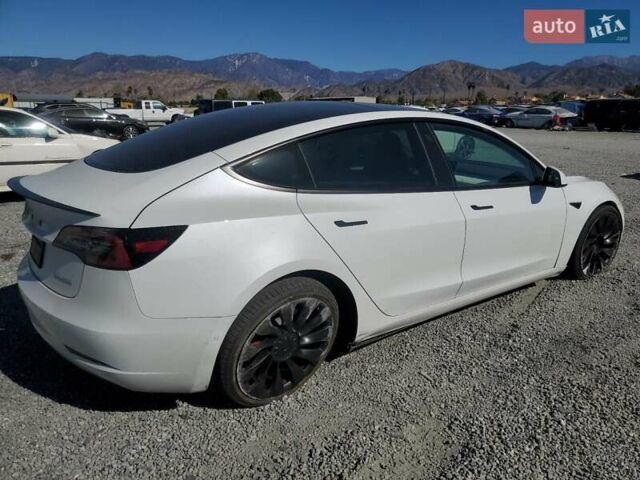 Білий Тесла Модель 3, об'ємом двигуна 0 л та пробігом 65 тис. км за 18000 $, фото 2 на Automoto.ua