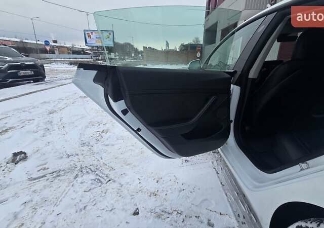 Белый Тесла Модель 3, объемом двигателя 0 л и пробегом 64 тыс. км за 22500 $, фото 13 на Automoto.ua