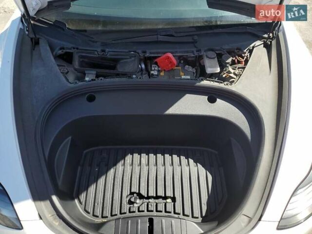 Білий Тесла Модель 3, об'ємом двигуна 0 л та пробігом 73 тис. км за 16700 $, фото 9 на Automoto.ua