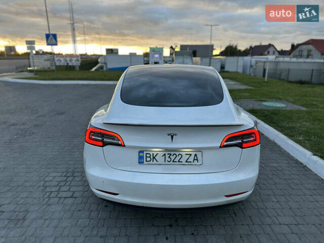 Білий Тесла Модель 3, об'ємом двигуна 0 л та пробігом 90 тис. км за 18500 $, фото 2 на Automoto.ua