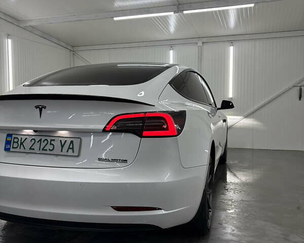 Білий Тесла Модель 3, об'ємом двигуна 0 л та пробігом 113 тис. км за 20200 $, фото 55 на Automoto.ua
