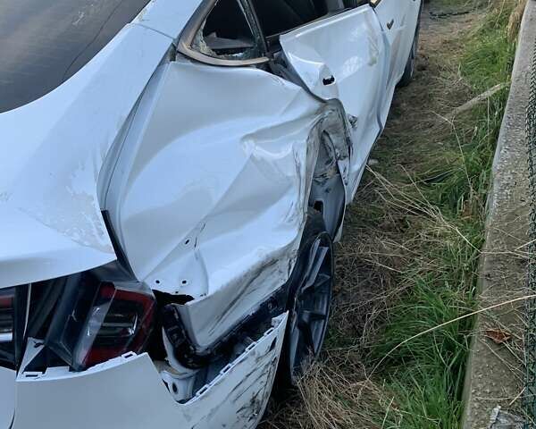 Белый Тесла Модель 3, объемом двигателя 0 л и пробегом 27 тыс. км за 19750 $, фото 26 на Automoto.ua