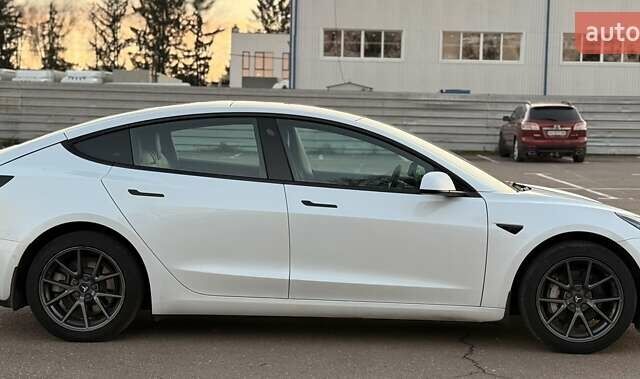 Белый Тесла Модель 3, объемом двигателя 0 л и пробегом 266 тыс. км за 13900 $, фото 2 на Automoto.ua