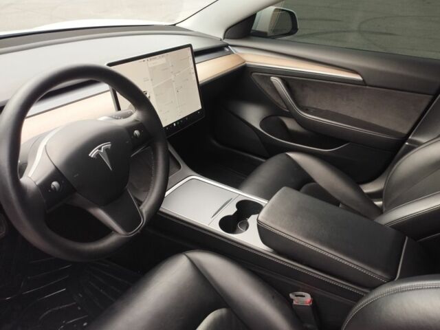 Белый Тесла Модель 3, объемом двигателя 0 л и пробегом 164 тыс. км за 19900 $, фото 6 на Automoto.ua