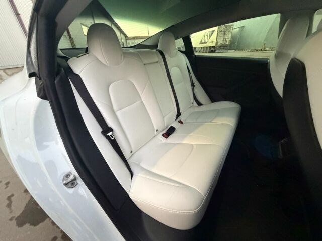 Белый Тесла Модель 3, объемом двигателя 0 л и пробегом 92 тыс. км за 21900 $, фото 7 на Automoto.ua