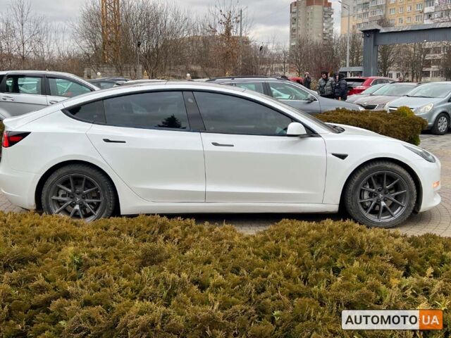Белый Тесла Модель 3, объемом двигателя 82 л и пробегом 60 тыс. км за 25500 $, фото 7 на Automoto.ua