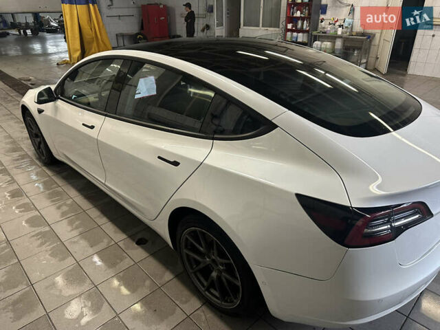 Белый Тесла Модель 3, объемом двигателя 0 л и пробегом 143 тыс. км за 17500 $, фото 5 на Automoto.ua