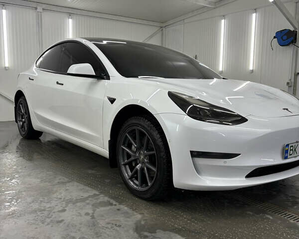 Білий Тесла Модель 3, об'ємом двигуна 0 л та пробігом 113 тис. км за 20200 $, фото 13 на Automoto.ua