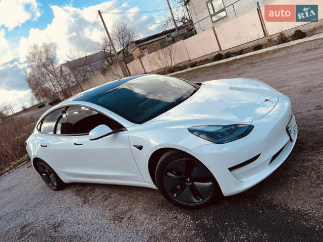 Белый Тесла Модель 3, объемом двигателя 0 л и пробегом 49 тыс. км за 20000 $, фото 1 на Automoto.ua