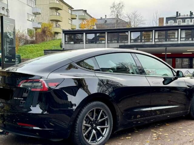 Белый Тесла Модель 3, объемом двигателя 0 л и пробегом 77 тыс. км за 11500 $, фото 4 на Automoto.ua