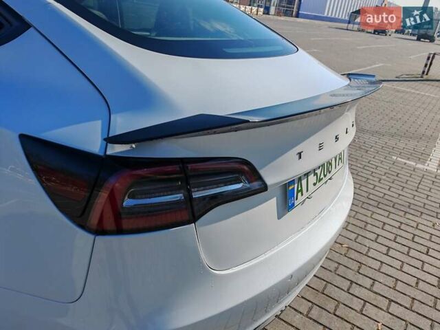 Білий Тесла Модель 3, об'ємом двигуна 0 л та пробігом 70 тис. км за 23500 $, фото 35 на Automoto.ua
