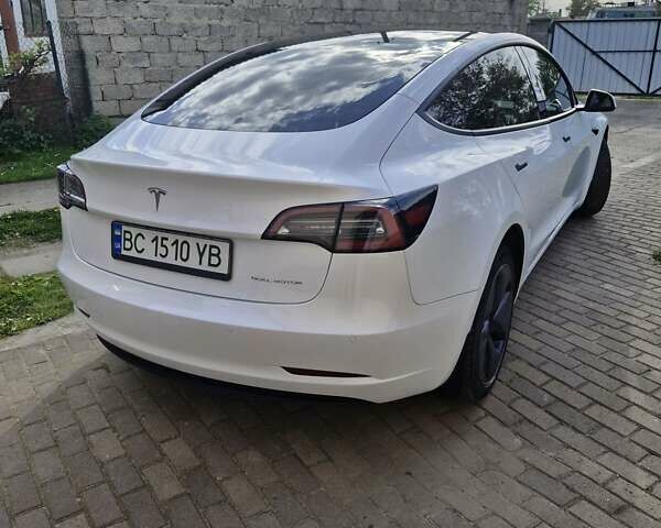 Белый Тесла Модель 3, объемом двигателя 0 л и пробегом 56 тыс. км за 21200 $, фото 3 на Automoto.ua