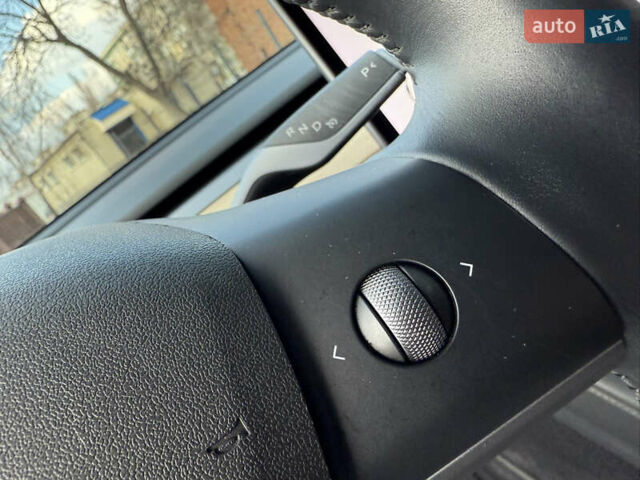 Белый Тесла Модель 3, объемом двигателя 0 л и пробегом 37 тыс. км за 19999 $, фото 108 на Automoto.ua