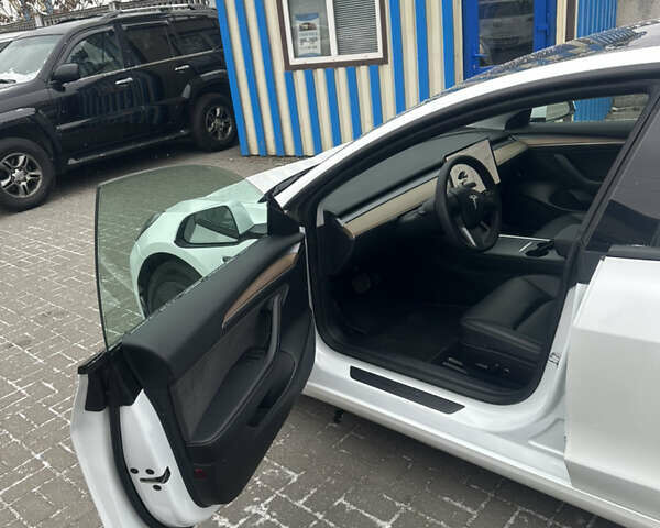 Белый Тесла Модель 3, объемом двигателя 0 л и пробегом 42 тыс. км за 22200 $, фото 6 на Automoto.ua