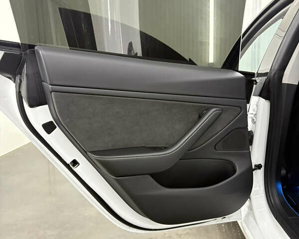 Білий Тесла Модель 3, об'ємом двигуна 0 л та пробігом 113 тис. км за 20200 $, фото 71 на Automoto.ua