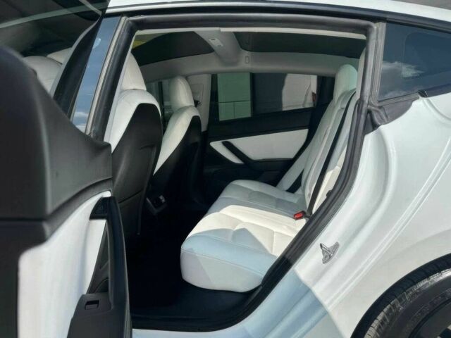 Белый Тесла Модель 3, объемом двигателя 0 л и пробегом 13 тыс. км за 13600 $, фото 10 на Automoto.ua