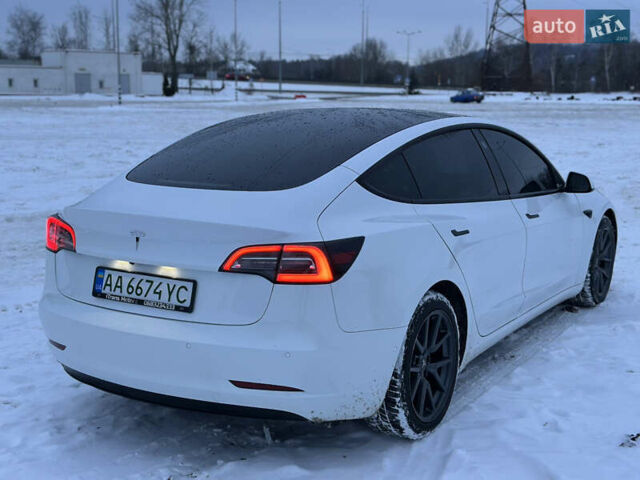 Белый Тесла Модель 3, объемом двигателя 0 л и пробегом 63 тыс. км за 15900 $, фото 4 на Automoto.ua
