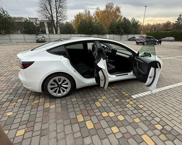Белый Тесла Модель 3, объемом двигателя 0 л и пробегом 98 тыс. км за 19000 $, фото 26 на Automoto.ua