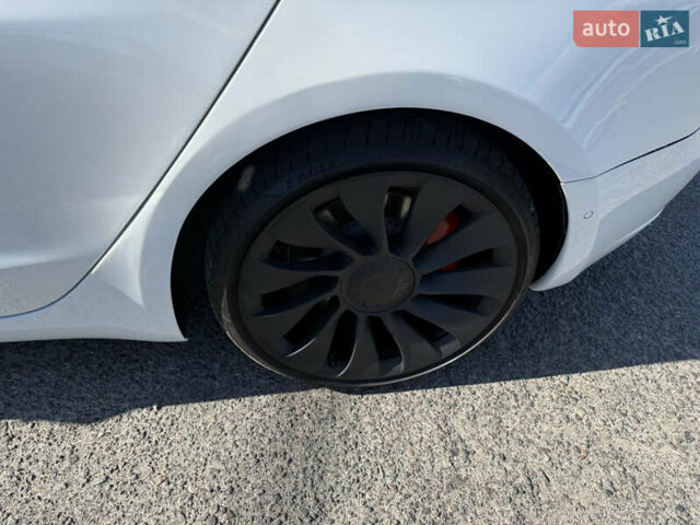 Белый Тесла Модель 3, объемом двигателя 0 л и пробегом 68 тыс. км за 27000 $, фото 4 на Automoto.ua