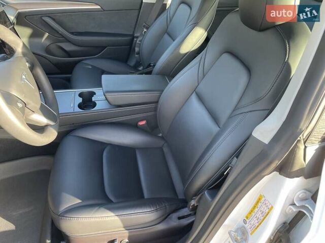 Білий Тесла Модель 3, об'ємом двигуна 0 л та пробігом 37 тис. км за 22500 $, фото 12 на Automoto.ua