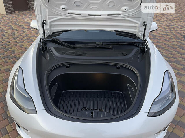 Белый Тесла Модель 3, объемом двигателя 0 л и пробегом 34 тыс. км за 18000 $, фото 13 на Automoto.ua