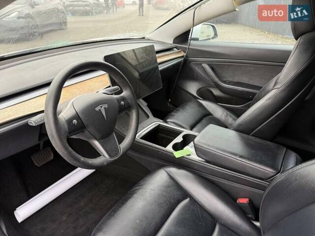Белый Тесла Модель 3, объемом двигателя 0 л и пробегом 100 тыс. км за 12900 $, фото 4 на Automoto.ua