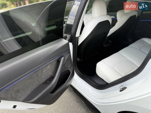 Тесла Модель 3 2021 у Малине на Automoto.ua Білий Тесла Модель 3, об'ємом двигуна 0 л та пробігом 75 тис. км за 24000 $, фото 18 на Automoto.ua