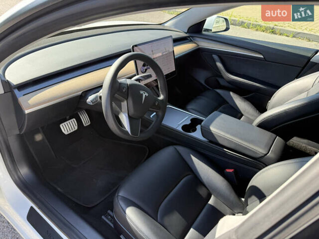 Белый Тесла Модель 3, объемом двигателя 0 л и пробегом 68 тыс. км за 27000 $, фото 26 на Automoto.ua