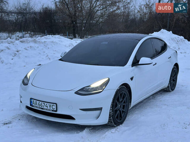 Белый Тесла Модель 3, объемом двигателя 0 л и пробегом 63 тыс. км за 15900 $, фото 8 на Automoto.ua